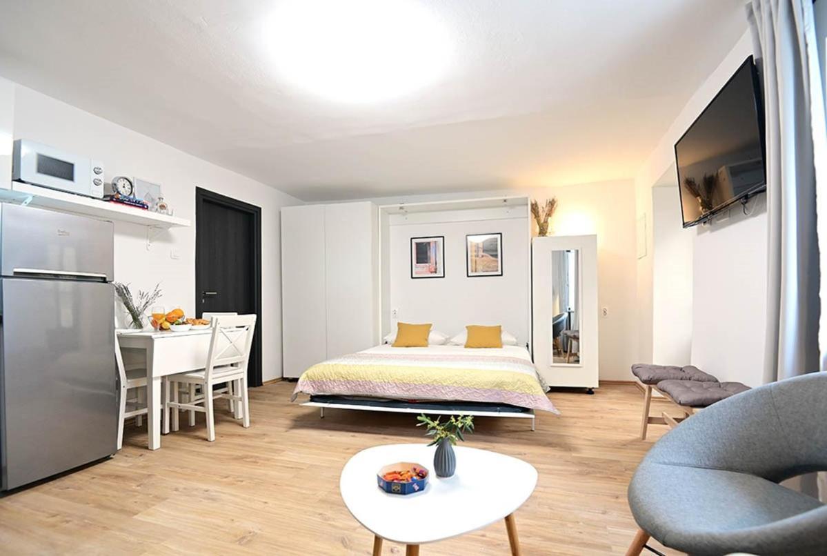 Apartment D & Studio L Dobrinj Екстериор снимка