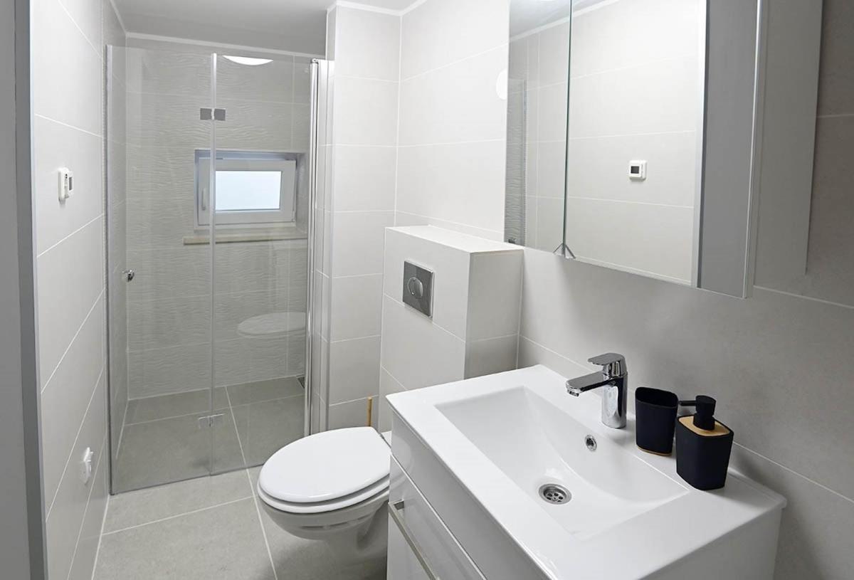 Apartment D & Studio L Dobrinj Екстериор снимка