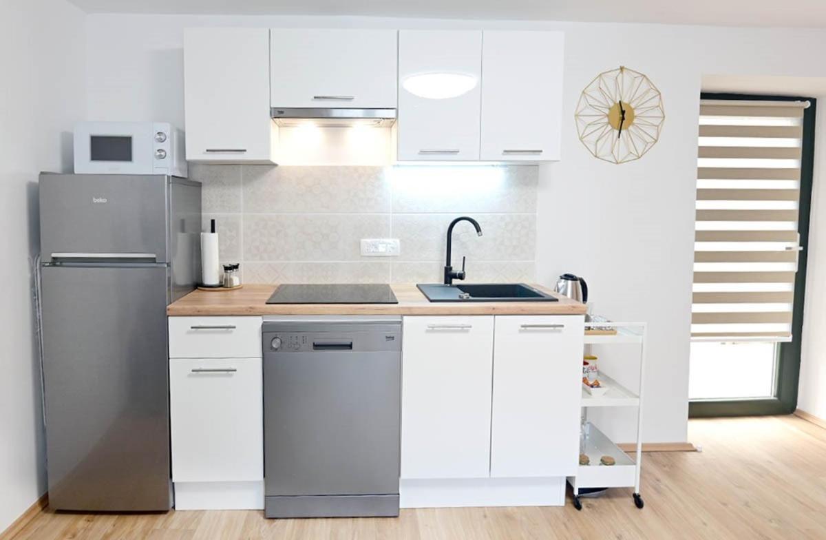 Apartment D & Studio L Dobrinj Екстериор снимка