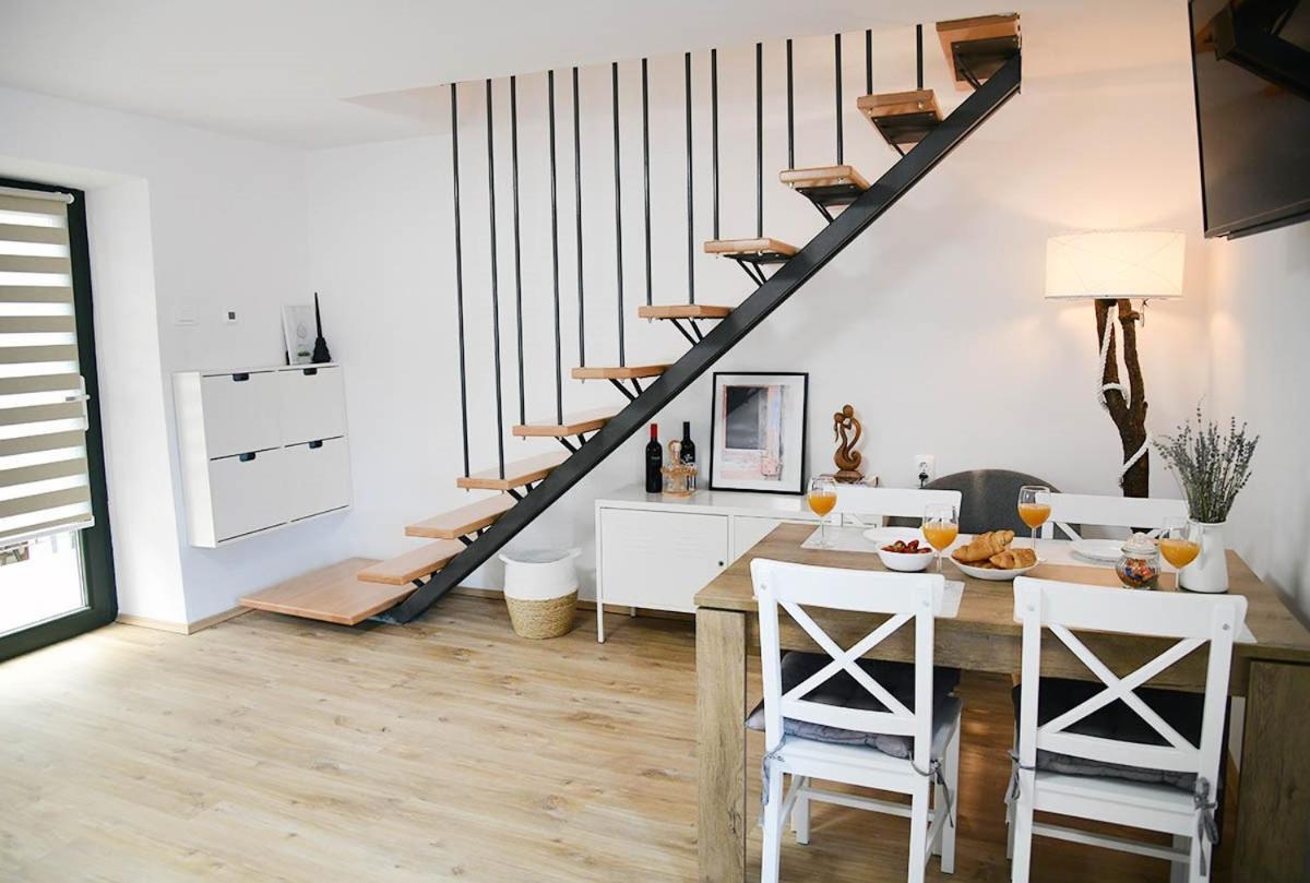 Apartment D & Studio L Dobrinj Екстериор снимка