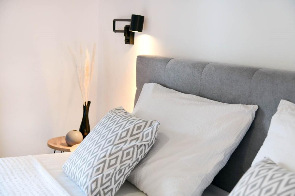 Apartment D & Studio L Dobrinj Екстериор снимка