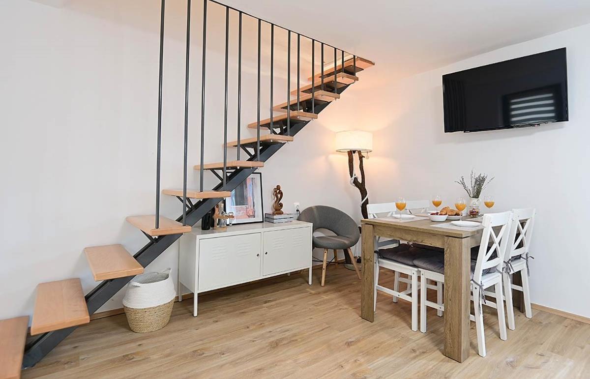 Apartment D & Studio L Dobrinj Екстериор снимка