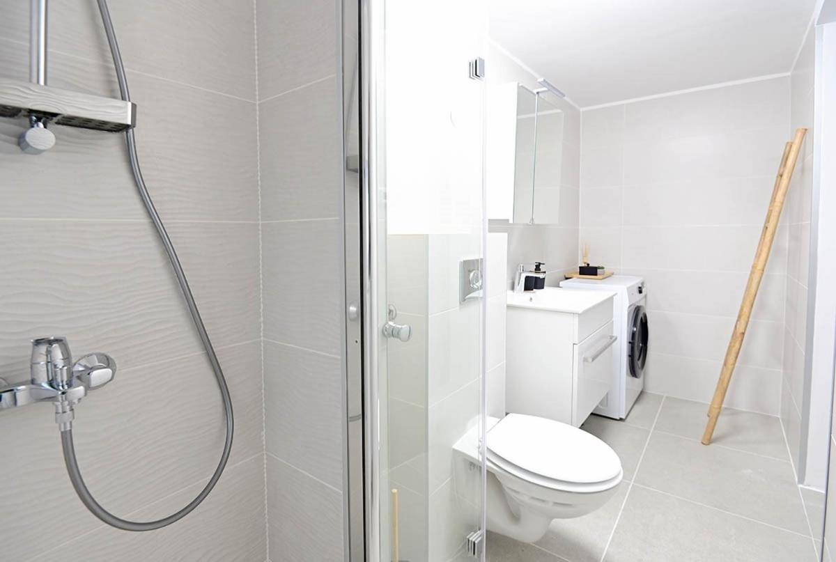 Apartment D & Studio L Dobrinj Екстериор снимка