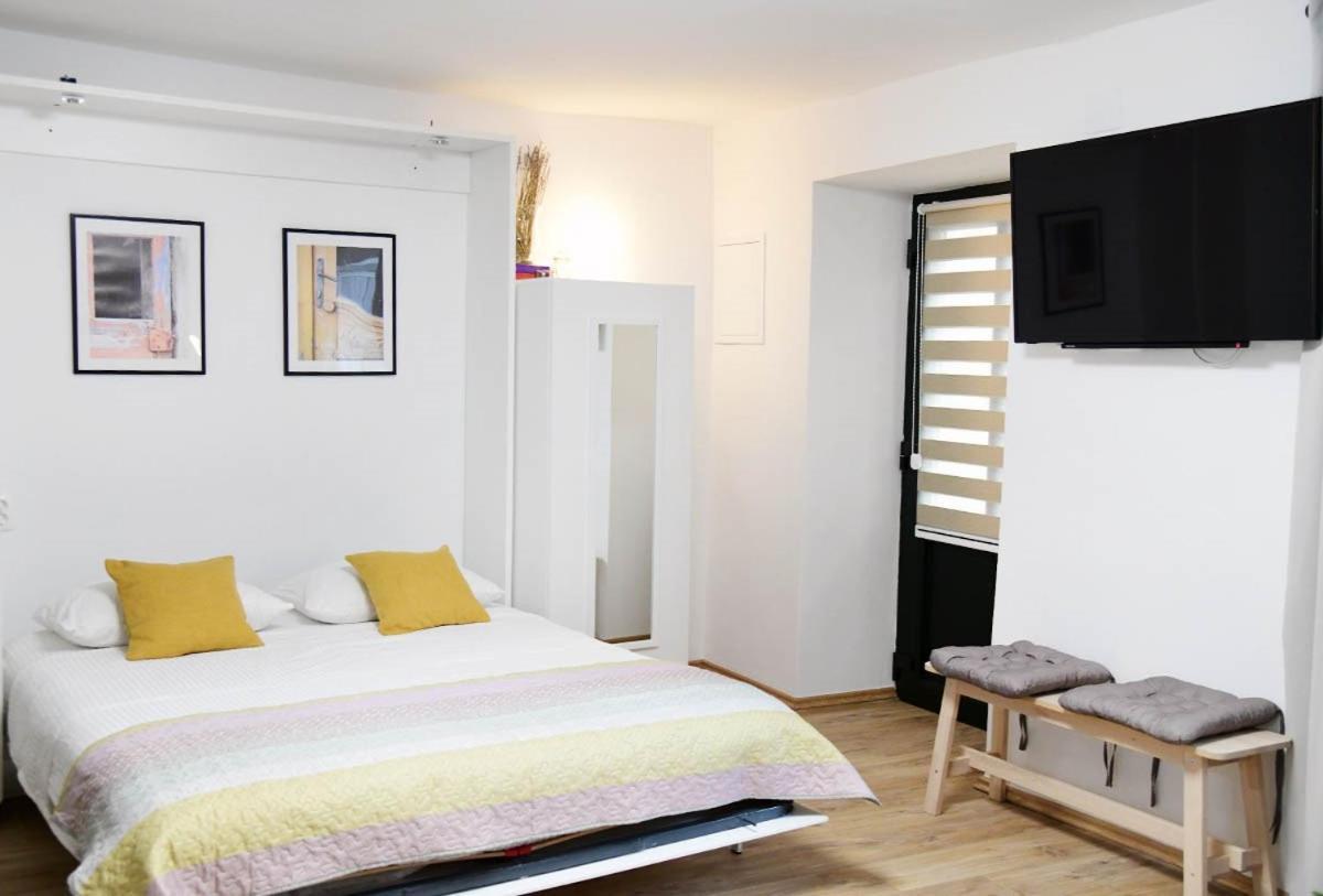 Apartment D & Studio L Dobrinj Екстериор снимка