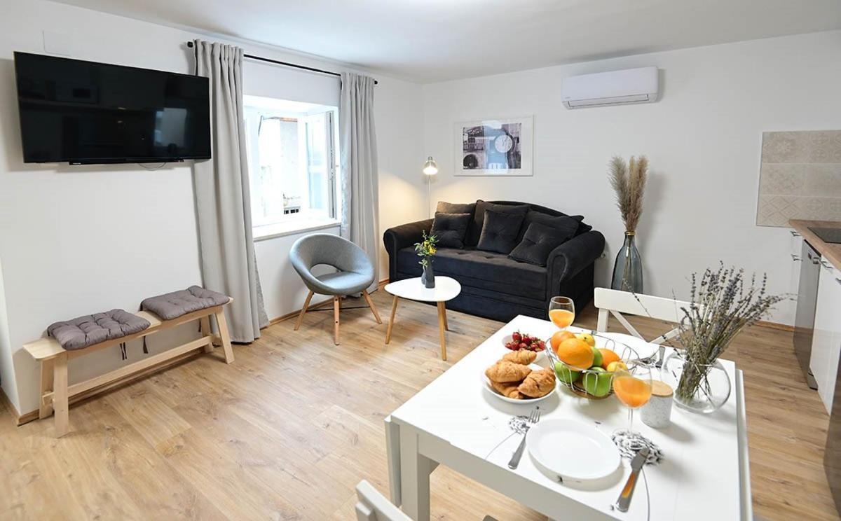 Apartment D & Studio L Dobrinj Екстериор снимка