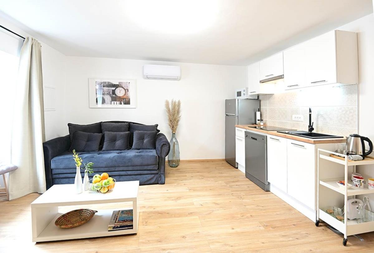 Apartment D & Studio L Dobrinj Екстериор снимка