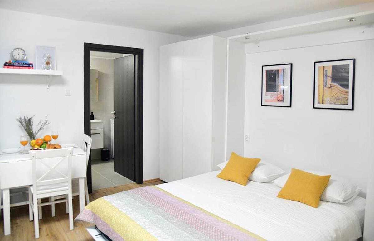 Apartment D & Studio L Dobrinj Екстериор снимка