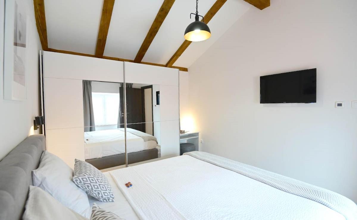 Apartment D & Studio L Dobrinj Екстериор снимка