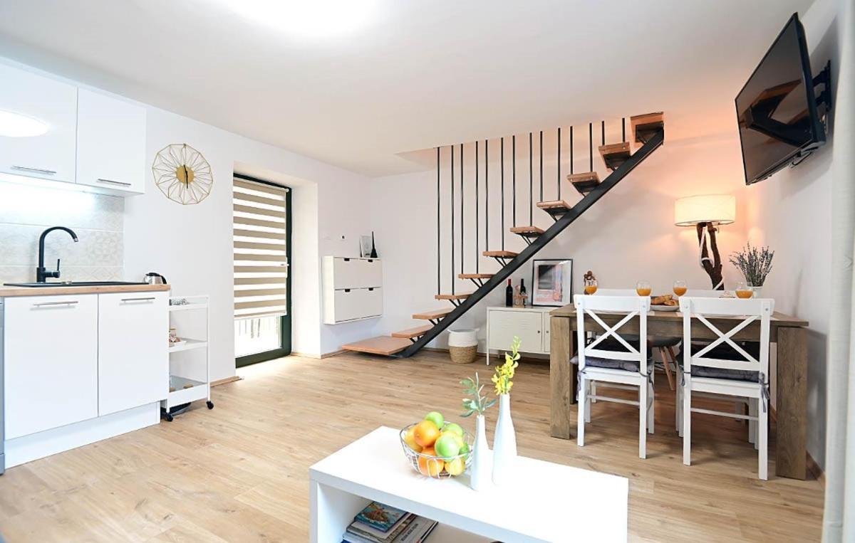 Apartment D & Studio L Dobrinj Екстериор снимка