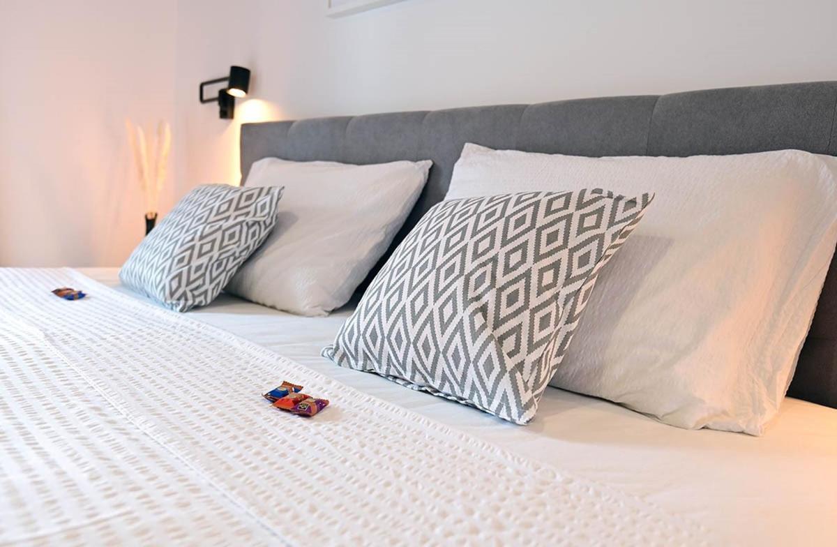 Apartment D & Studio L Dobrinj Екстериор снимка