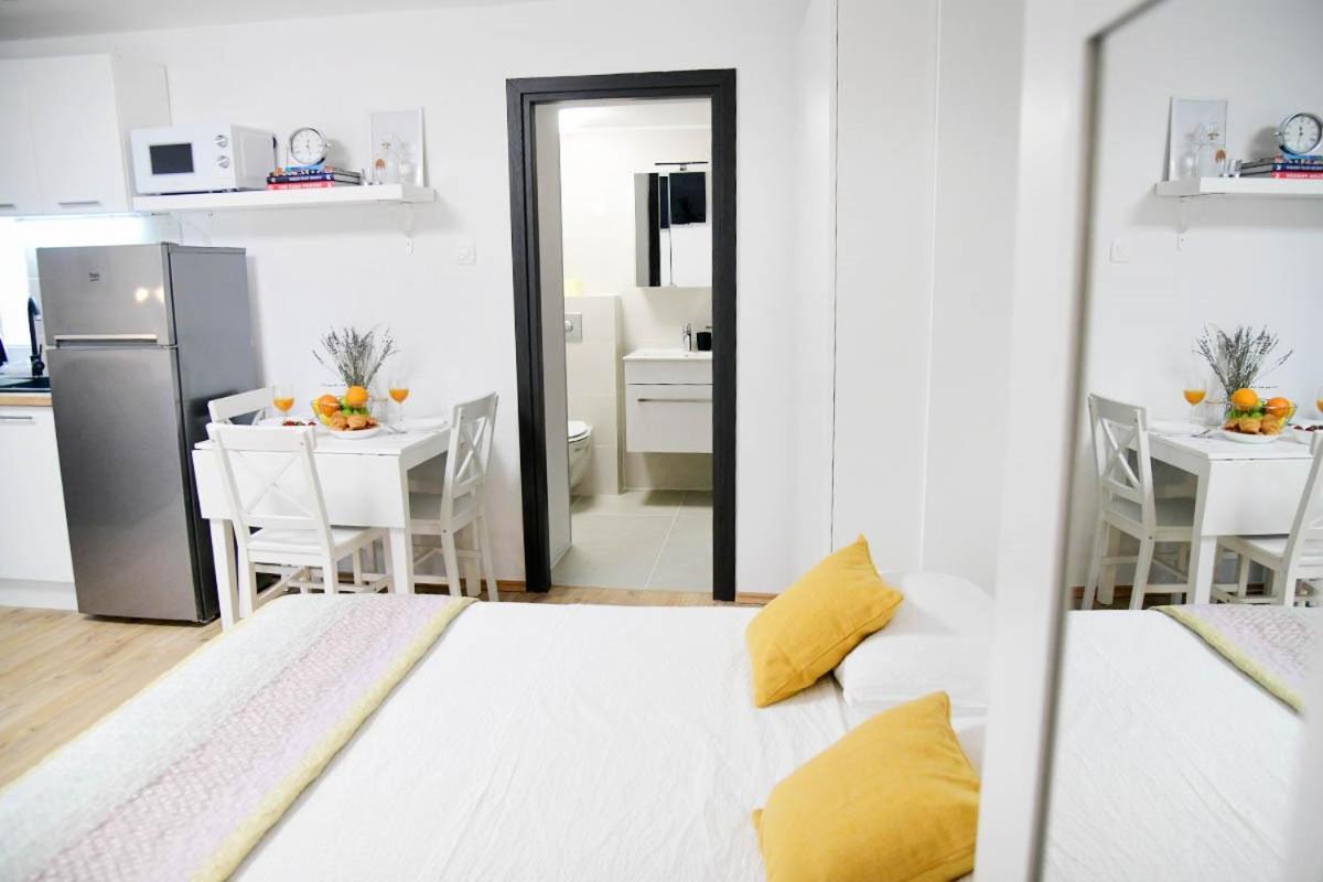 Apartment D & Studio L Dobrinj Екстериор снимка