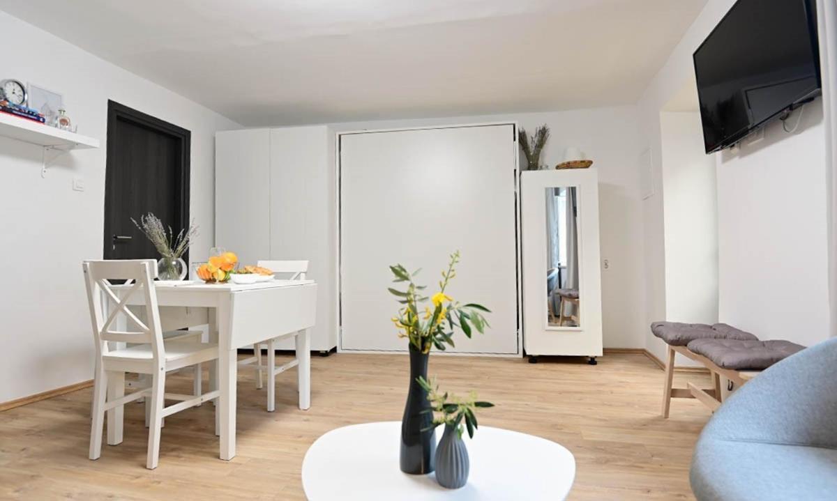 Apartment D & Studio L Dobrinj Екстериор снимка