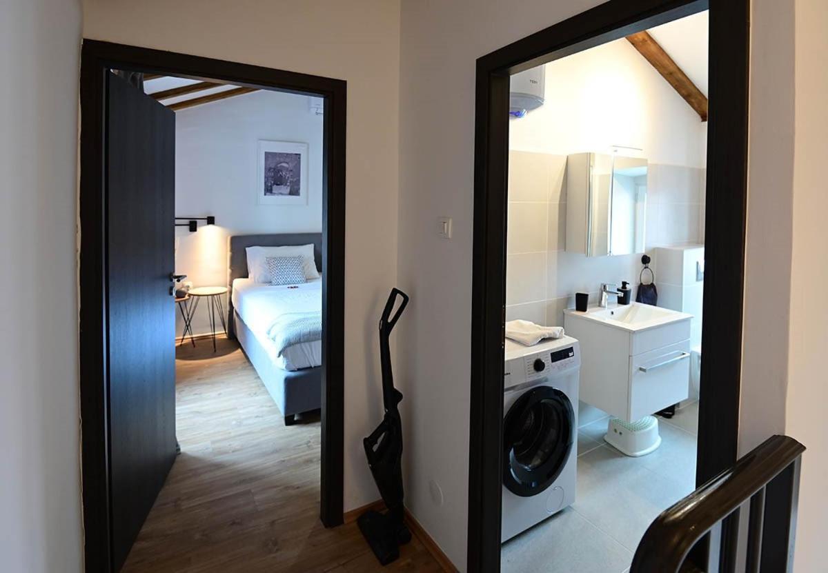 Apartment D & Studio L Dobrinj Екстериор снимка