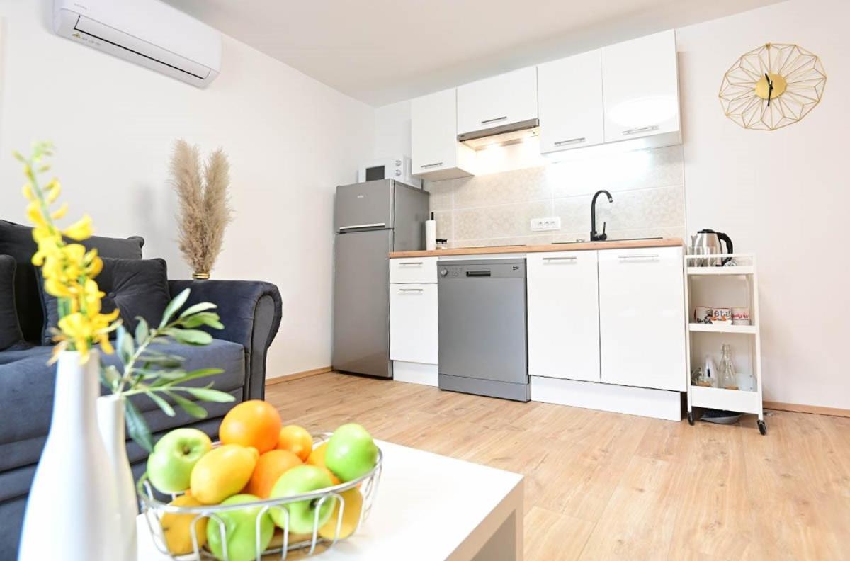 Apartment D & Studio L Dobrinj Екстериор снимка