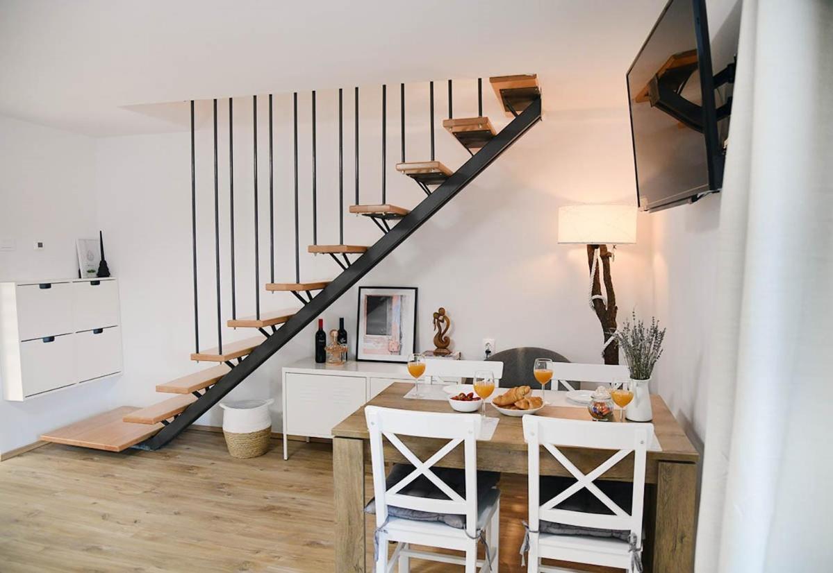 Apartment D & Studio L Dobrinj Екстериор снимка