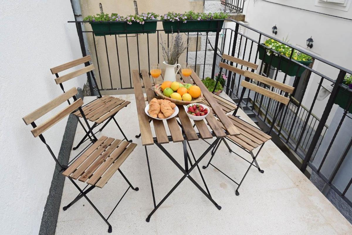 Apartment D & Studio L Dobrinj Екстериор снимка